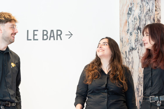 Equipe avec logo Bar